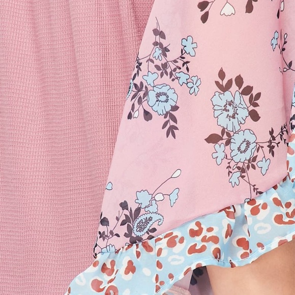 🌸 Gorgeous flutter sleeve top 🌸 - Picture 4 of 4